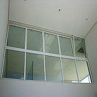 Esquadrias de alumínio basculante