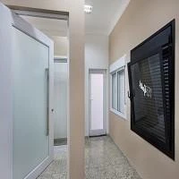 Esquadrias de alumínio pivotante