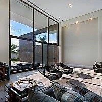 Fachada com esquadria de alumínio