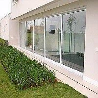 Portas e janelas com tela mosquiteira